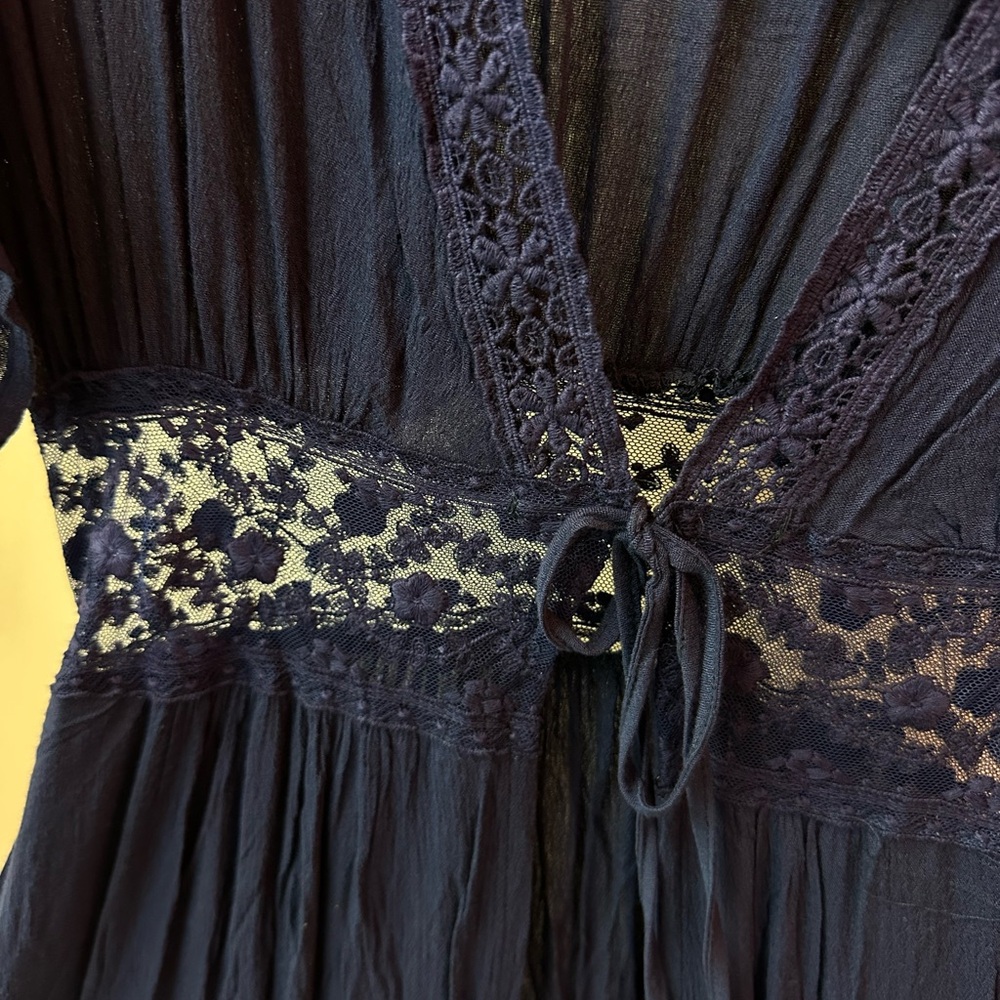 DAVI & DANI Deep Blue Lace Kimono - Picture 2 of 4